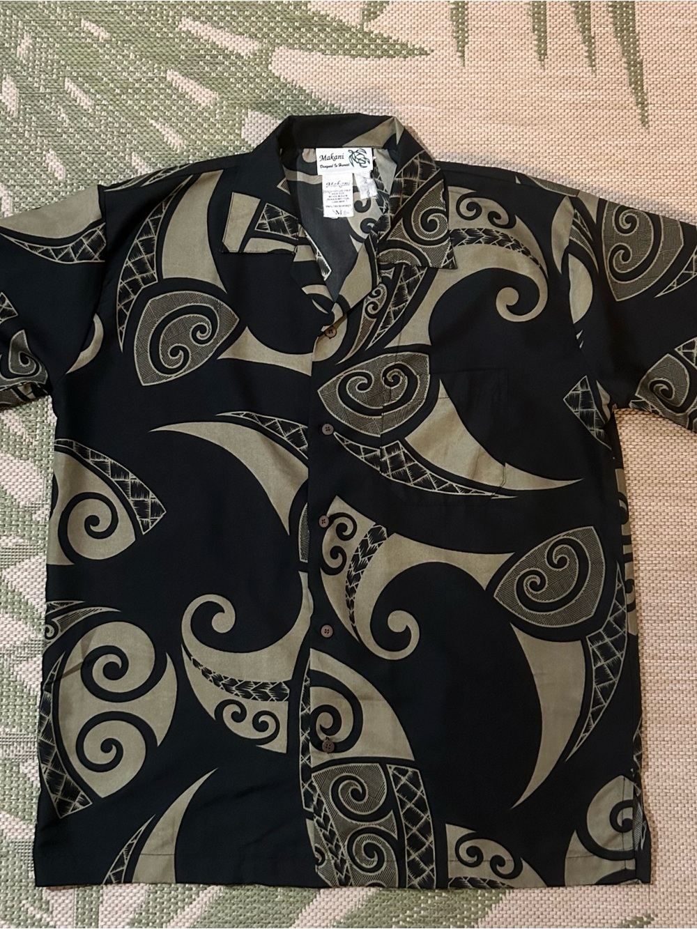 Makani Hawaiian-Style Black & Olive Short-Sleeve Aloha Shirt M